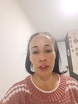 Snapshot of Coeur_de_luxure chatting on January 18, 2026, 2:04 am Coeur de luxure online show from January 18, 2026, 2:04 am