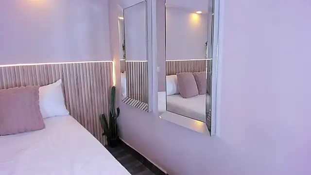 GeorginaReyes online show from April 7, 2026, 10:55 pm