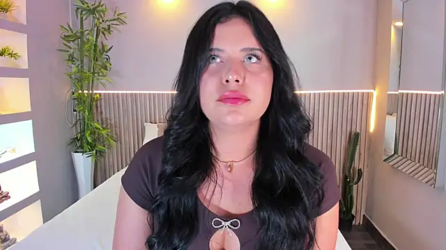 GeorginaReyes online show from December 17, 2025, 10:37 pm