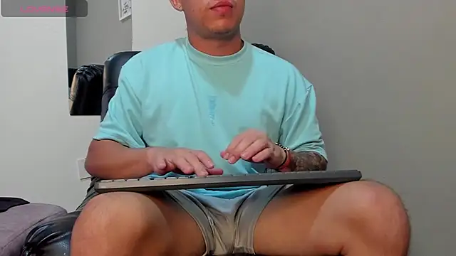 mattiwsmorris  online show from February 18, 2026, 2:31 am