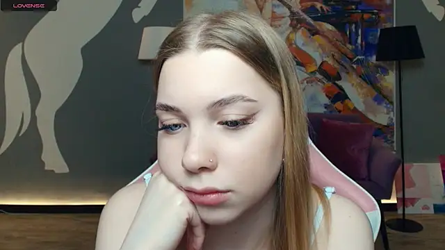 Snapshot of FloraBonde chatting on December 20, 2025, 10:07 am FloraBonde online show from December 20, 2025, 10:07 am