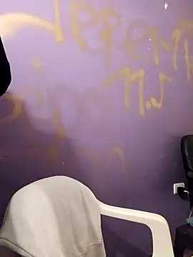 LeonRoots online show from December 23, 2025, 8:13 am