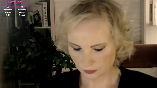 Sandra Kind online show from October 23, 2025, 5:50 am