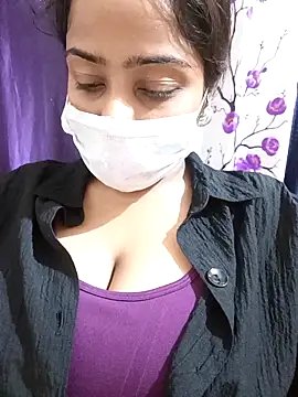 COZY ROZI online show from September 12, 2025, 5:56 pm