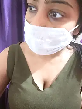 COZY ROZI online show from November 19, 2025, 1:11 pm