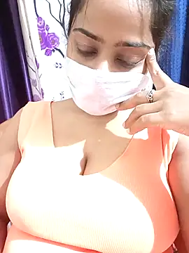 COZY ROZI online show from September 10, 2025, 5:23 pm