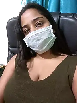 COZY ROZI online show from October 24, 2025, 5:45 pm