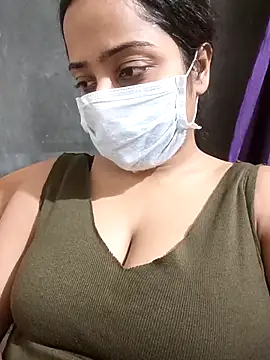 COZY ROZI online show from October 28, 2025, 4:39 pm