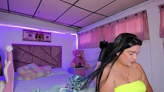 Cristal Smith20 online show from April 22, 2026, 11:39 am