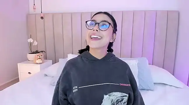 miss martiina online show from March 13, 2025, 11:05 pm