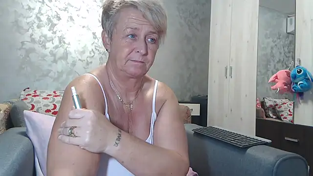 RosesandLillies online show from November 5, 2025, 5:49 pm