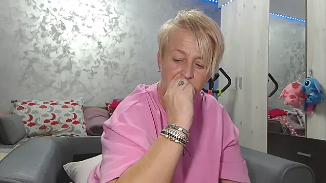 RosesandLillies online show from April 5, 2026, 4:13 pm