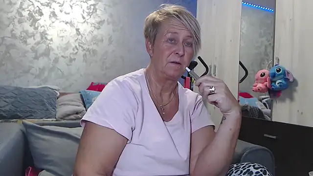 RosesandLillies online show from March 10, 2026, 4:44 pm