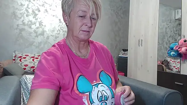 RosesandLillies online show from September 28, 2025, 4:47 pm