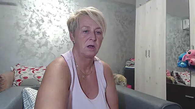 RosesandLillies online show from September 26, 2025, 4:47 pm