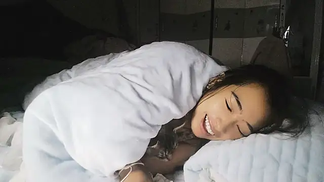 hebe-02 online show from November 26, 2025, 11:16 pm