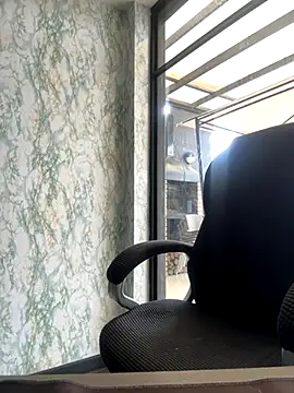 Emily-teen online show from November 28, 2025, 7:36 pm