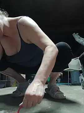 HTXBELLE online show from October 24, 2025, 1:15 am