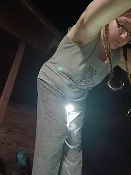 HTXBELLE online show from November 16, 2025, 1:21 am