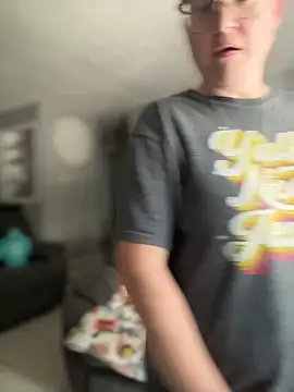 HTXBELLE online show from April 8, 2026, 8:43 pm