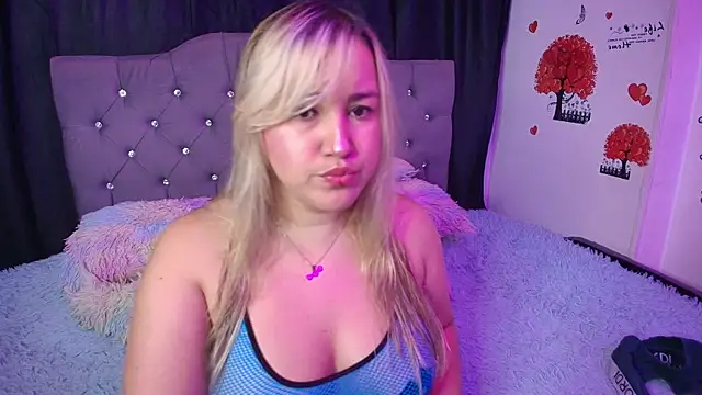 Snapshot of electra_queen1 chatting on April 3, 2026, 3:35 am electra queen1 online show from April 3, 2026, 3:35 am