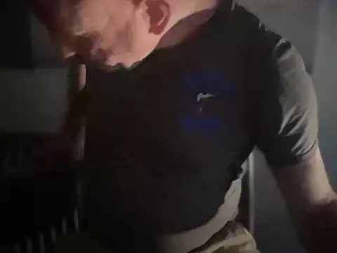 Snapshot of DominantDong chatting on October 30, 2025, 8:06 pm DominantDong online show from October 30, 2025, 8:06 pm