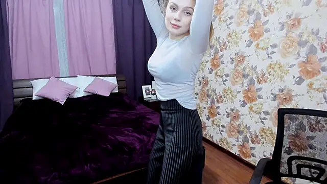 Snapshot of AvroraBrowne chatting on February 18, 2025, 10:47 pm AvroraBrowne online show from February 18, 2025, 10:47 pm