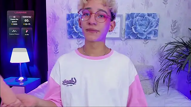 iiangel  online show from March 16, 2025, 9:27 am