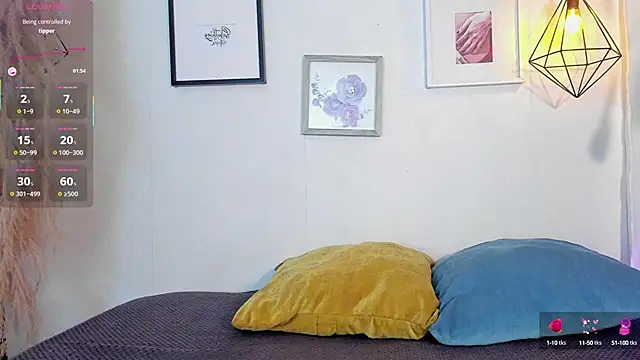 iiangel  online show from October 7, 2025, 3:40 am