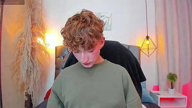 iiangel  online show from October 16, 2025, 5:38 am