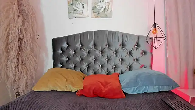 iiangel  online show from October 24, 2025, 4:00 am