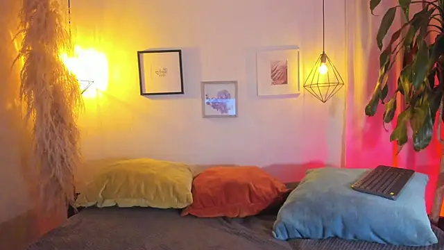 iiangel  online show from October 9, 2025, 3:51 am