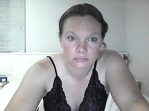 redsparrowXxXx online show from February 21, 2025, 6:48 pm