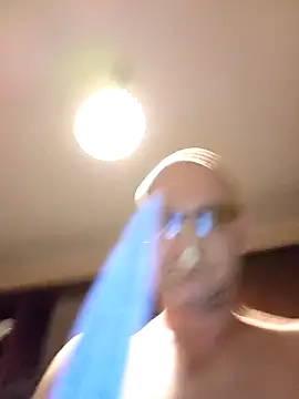 Snapshot of Luci1982Brazzers chatting on October 8, 2025, 4:51 pm Luci1982Brazzers online show from October 8, 2025, 4:51 pm