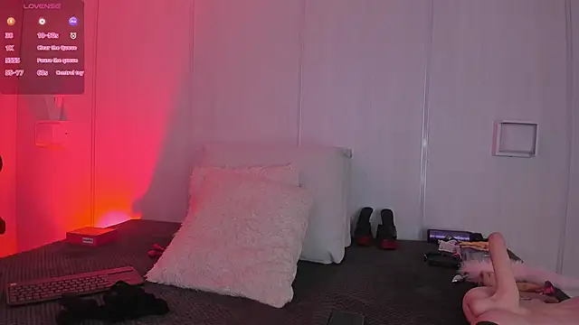 sasha riverss online show from November 28, 2025, 7:36 pm