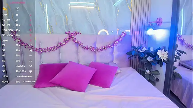 Snapshot of SalomeeHills chatting on February 21, 2026, 6:32 pm SalomeeHills online show from February 21, 2026, 6:32 pm