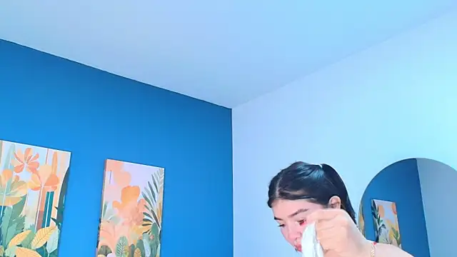 Zamira Taylor online show from November 8, 2025, 3:43 am