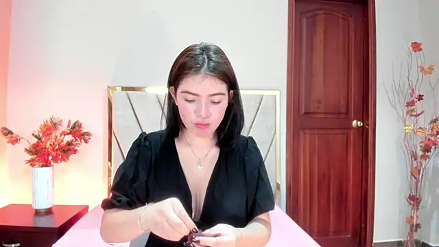 Zamira Taylor online show from April 13, 2026, 8:24 pm