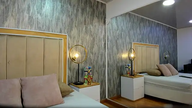 NahomyCarther online show from December 14, 2025, 3:57 am