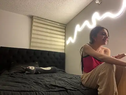 DesireLuxe online show from March 5, 2026, 8:00 am