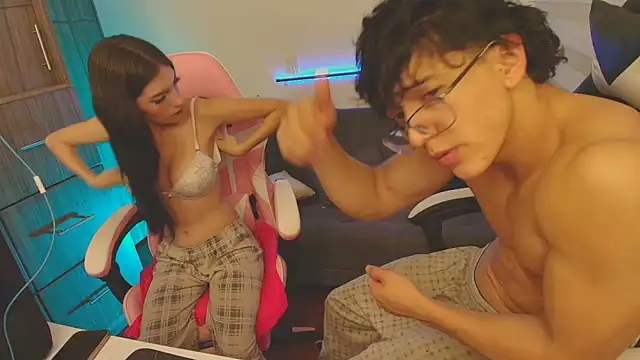 Snapshot of DesireLuxe chatting on October 23, 2025, 7:18 am DesireLuxe online show from October 23, 2025, 7:18 am