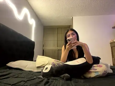 Snapshot of DesireLuxe chatting on January 13, 2026, 7:23 am DesireLuxe online show from January 13, 2026, 7:23 am