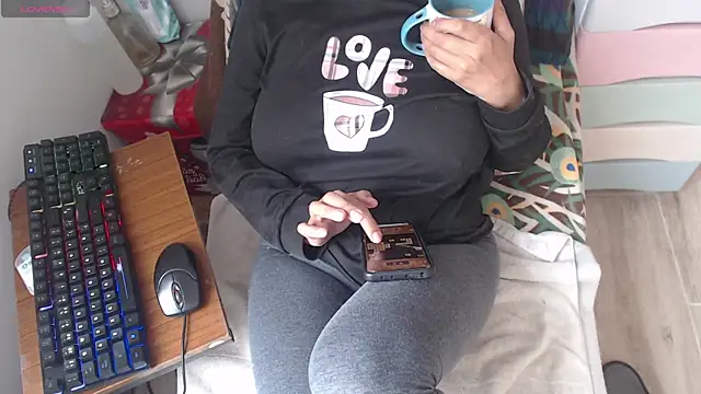 Sexyqueen mature  online show from April 15, 2026, 7:40 pm