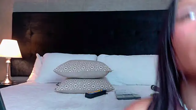 Snapshot of Elektra_MIller_ chatting on October 4, 2025, 11:56 am Elektra MIller online show from October 4, 2025, 11:56 am