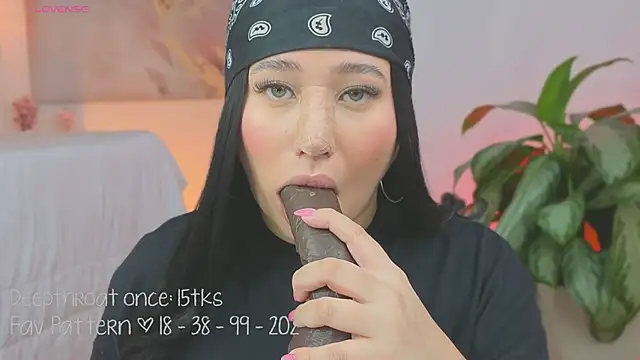 Snapshot of Leaa_Cox chatting on September 11, 2025, 4:34 am Leaa Cox online show from September 11, 2025, 4:34 am