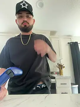 Wild-Luca online show from April 3, 2026, 7:42 pm