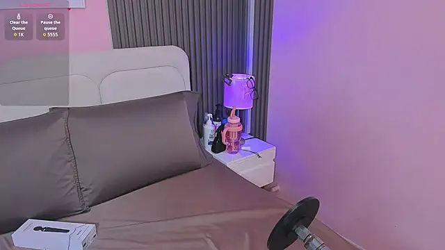 honey sofii  online show from February 13, 2026, 11:32 am