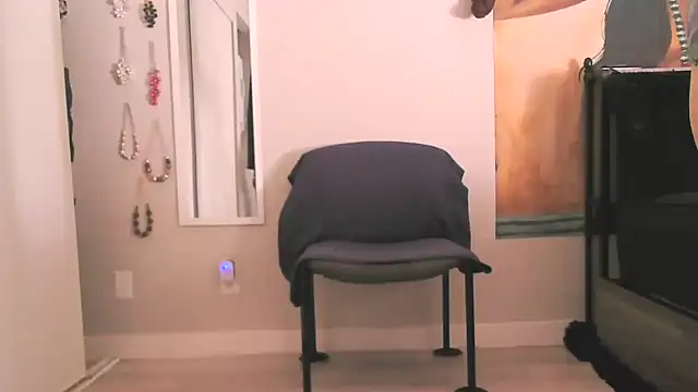 Queenanitadix online show from February 7, 2026, 9:12 pm