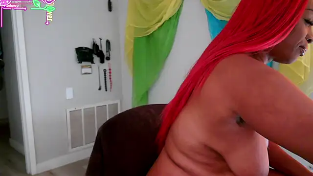Snapshot of Queenanitadix chatting on July 1, 2026, 5:02 pm Queenanitadix online show from July 1, 2026, 5:02 pm
