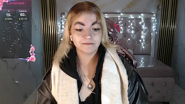 lili conor s online show from October 1, 2025, 3:44 am